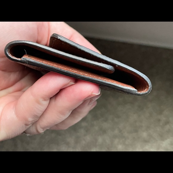 Louis Vuitton 6 key holder - Picture 9 of 14